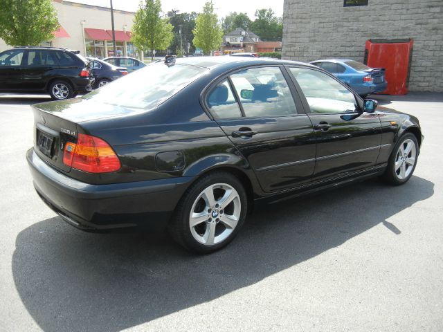 2004 BMW 3 series 2WD 4dr Heat