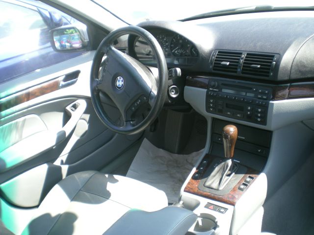 2004 BMW 3 series 2WD 4dr Heat