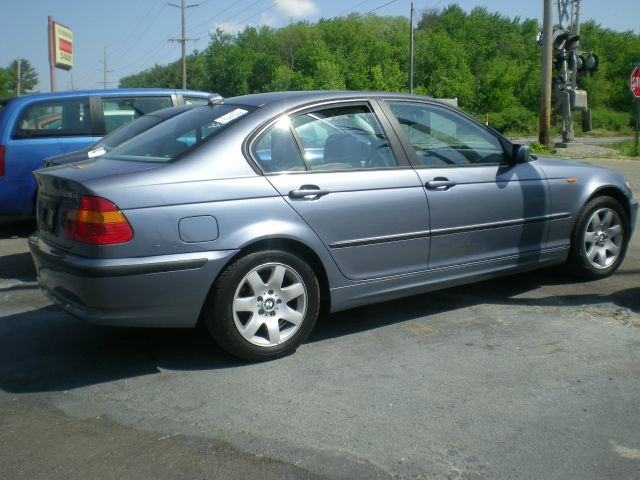 2004 BMW 3 series 2WD 4dr Heat