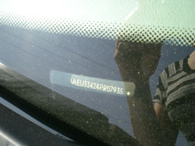 2004 BMW 3 series 2WD 4dr Heat