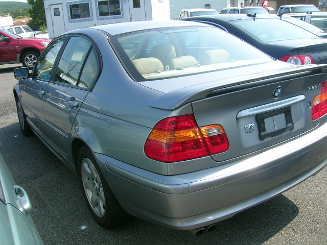 2004 BMW 3 series 2WD 4dr Heat