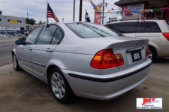2004 BMW 3 series 2WD 4dr Heat