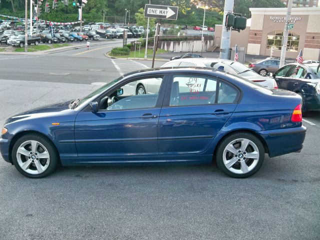 2004 BMW 3 series 2WD 4dr Heat