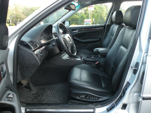 2004 BMW 3 series 330xi,dealer Offer 166