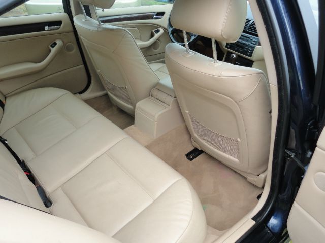 2004 BMW 3 series 2WD 4dr Heat