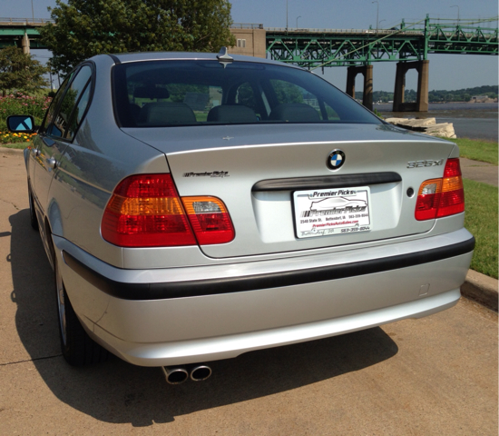 2005 BMW 3 series 2WD 4dr Heat