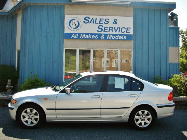 2005 BMW 3 series 2WD 4dr Heat