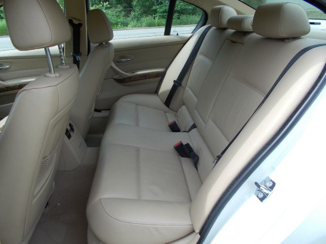 2006 BMW 3 series 2WD 4dr Heat