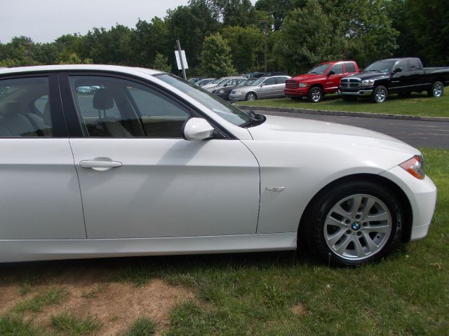 2006 BMW 3 series 2WD 4dr Heat