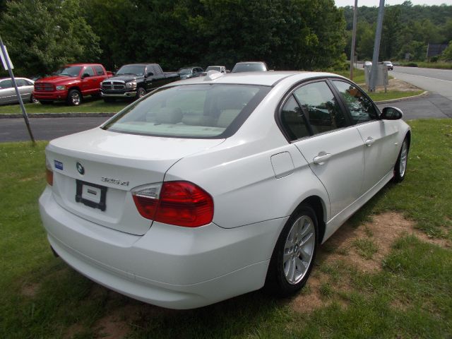 2006 BMW 3 series 2WD 4dr Heat