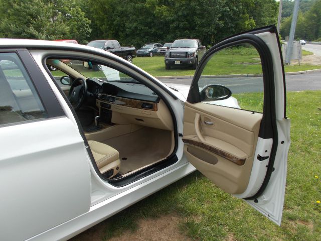 2006 BMW 3 series 2WD 4dr Heat