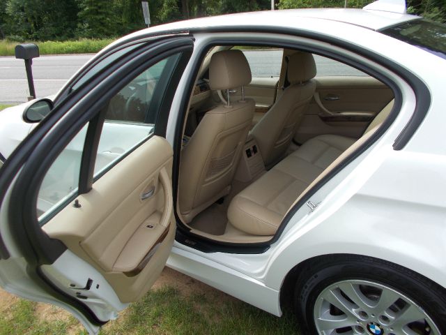 2006 BMW 3 series 2WD 4dr Heat