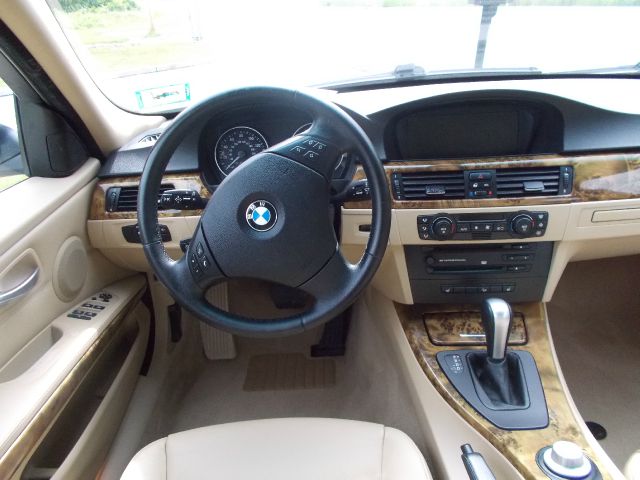 2006 BMW 3 series 2WD 4dr Heat