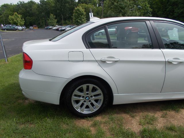 2006 BMW 3 series 2WD 4dr Heat