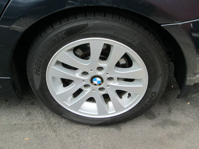 2006 BMW 3 series 2WD 4dr Heat