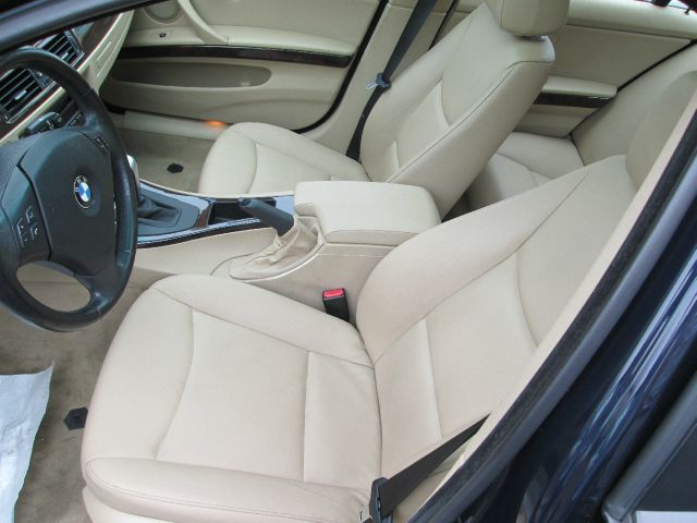 2006 BMW 3 series 2WD 4dr Heat