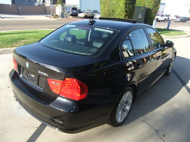 2011 BMW 3 series SE Automatic 4X4 Beutiful