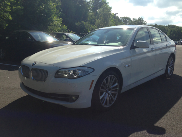 2011 BMW 5-Series Luxury Premier