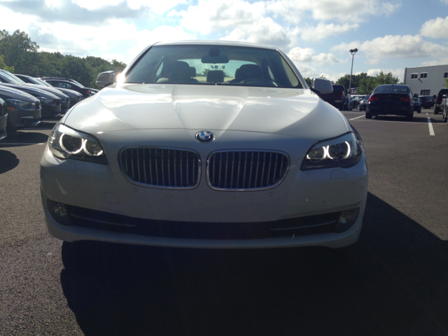 2011 BMW 5-Series Luxury Premier