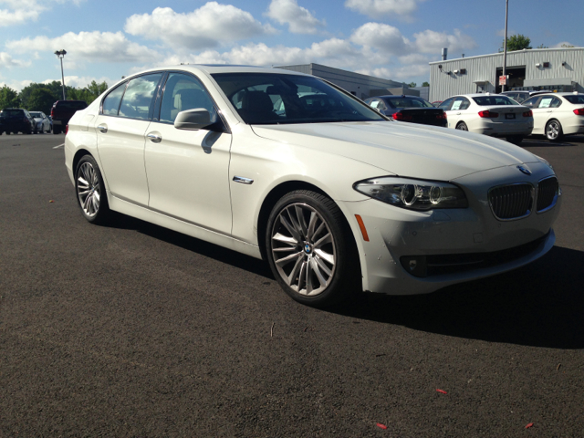 2011 BMW 5-Series Luxury Premier