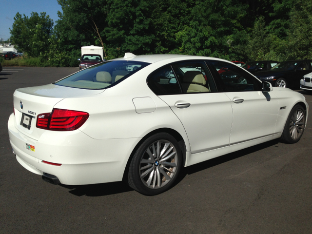2011 BMW 5-Series Luxury Premier