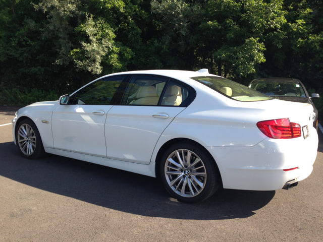 2011 BMW 5-Series Luxury Premier