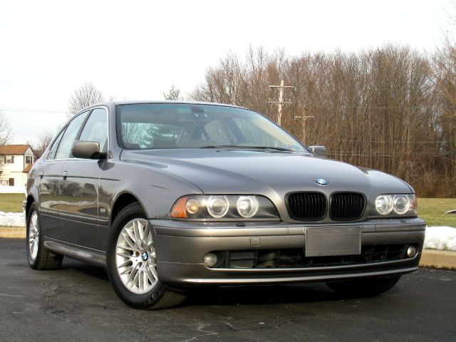 2003 BMW 5 series Lx--5 Speed/stick-must SEE