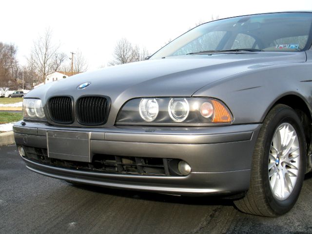 2003 BMW 5 series Lx--5 Speed/stick-must SEE