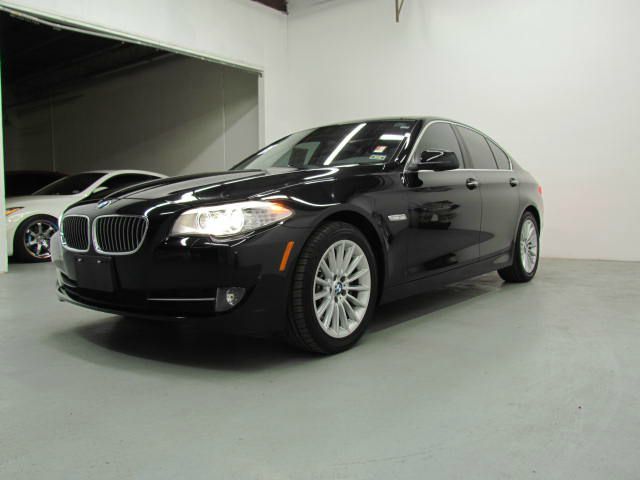 2011 BMW 5 series T6 AWD Leather Moonroof Navigation