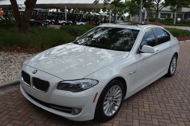 2011 BMW 5 series T6 AWD Leather Moonroof Navigation