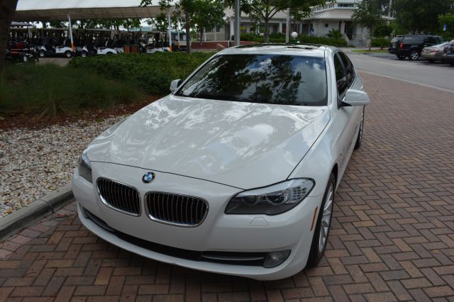 2011 BMW 5 series T6 AWD Leather Moonroof Navigation