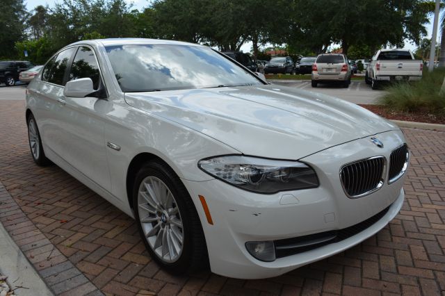 2011 BMW 5 series T6 AWD Leather Moonroof Navigation