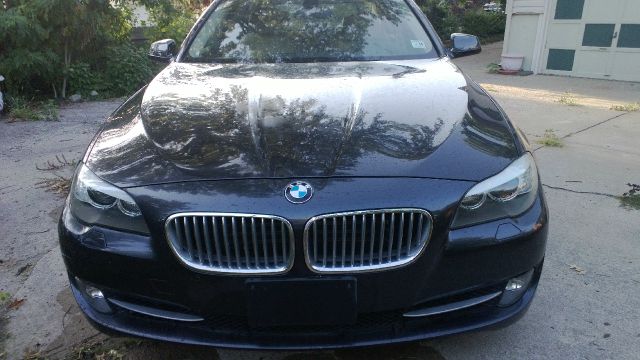 2011 BMW 5 series Luxury Premier