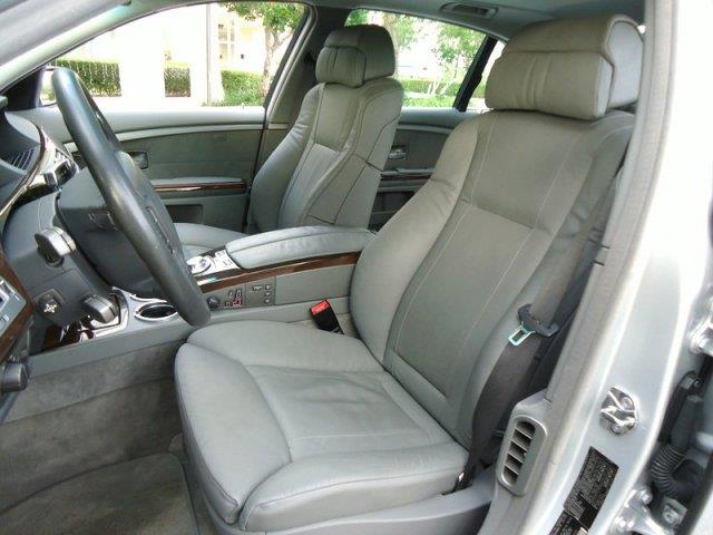 2003 BMW 7 series XLE FULL Loadedwhy PAY MORE Sedan