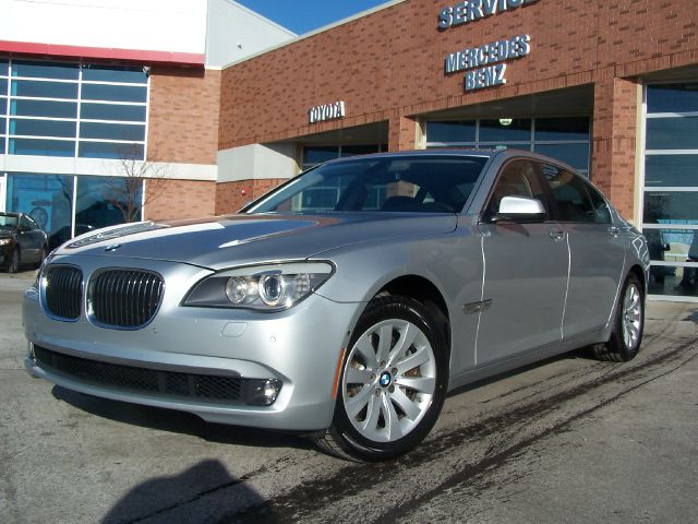 2010 BMW 7 series XLE Sedan 4D
