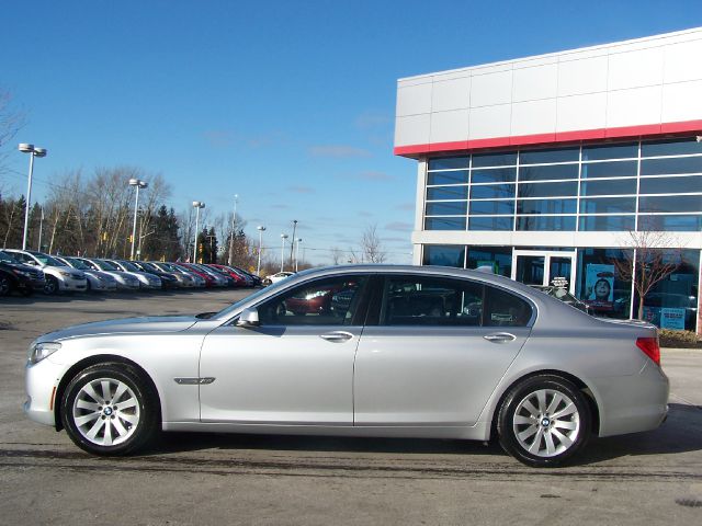 2010 BMW 7 series XLE Sedan 4D