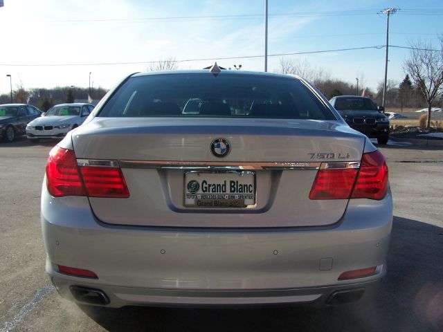 2010 BMW 7 series XLE Sedan 4D