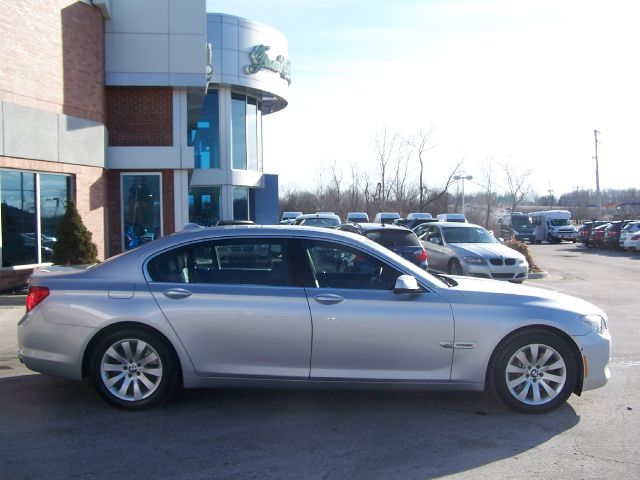 2010 BMW 7 series XLE Sedan 4D