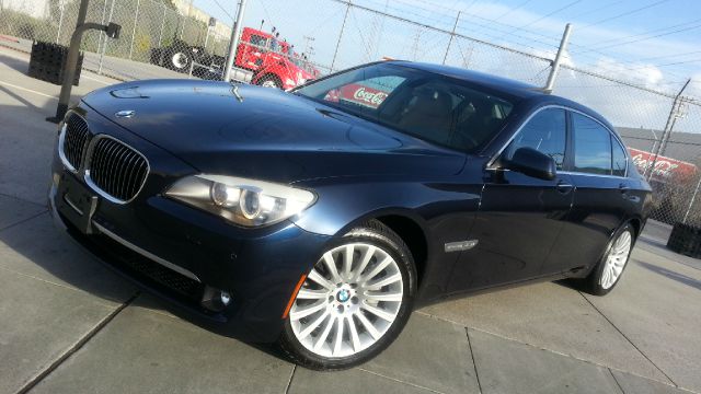 2011 BMW 7 series XLE Sedan 4D