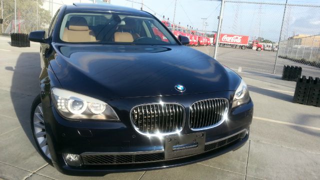 2011 BMW 7 series XLE Sedan 4D