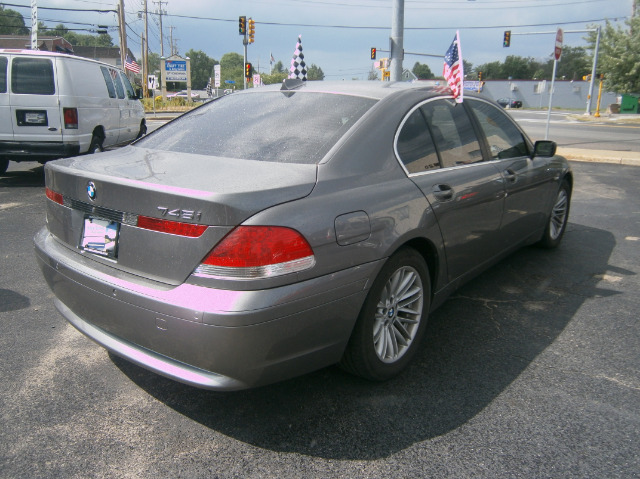 2004 BMW 7 series XLT 4x4 W/leather