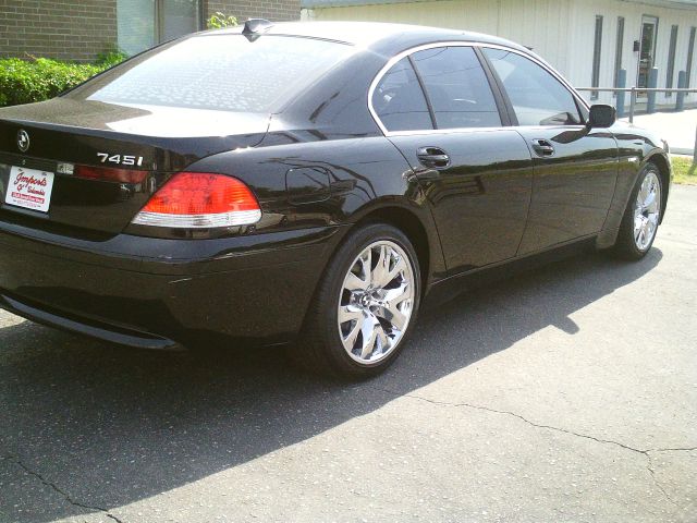 2004 BMW 7 series XLT 4x4 W/leather