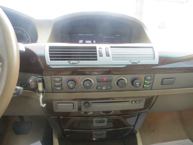 2005 BMW 7 series XLT 4x4 W/leather