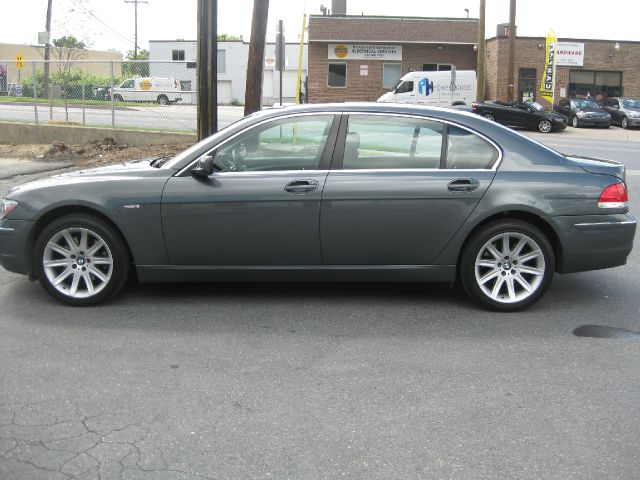 2006 BMW 7 series XLE FULL Loadedwhy PAY MORE Sedan