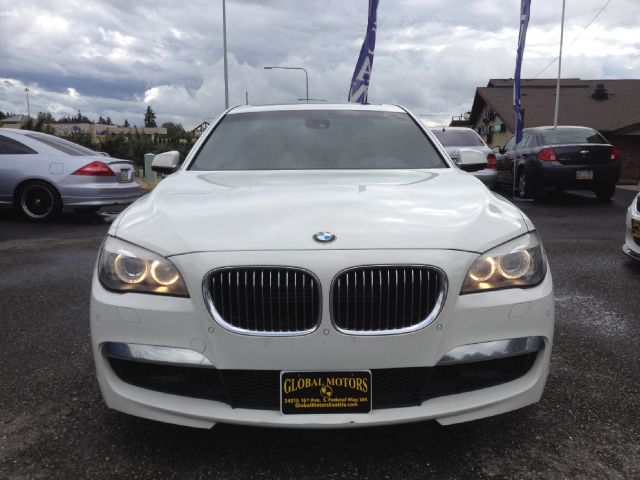2010 BMW 7 series XLE Sedan 4D