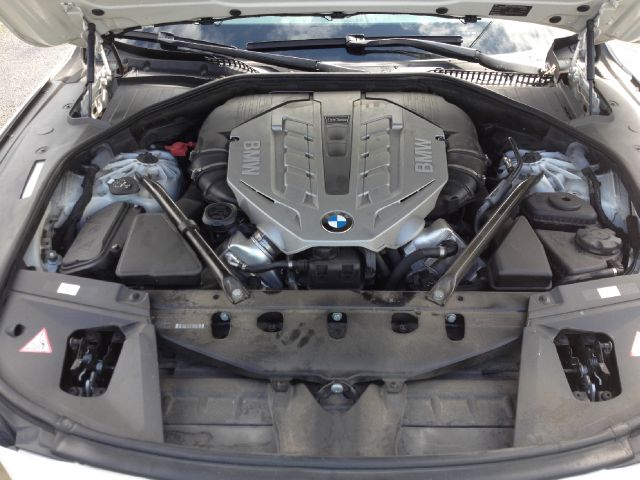 2010 BMW 7 series XLE Sedan 4D