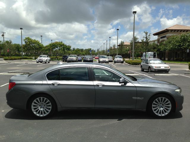2010 BMW 7 series XLE Sedan 4D