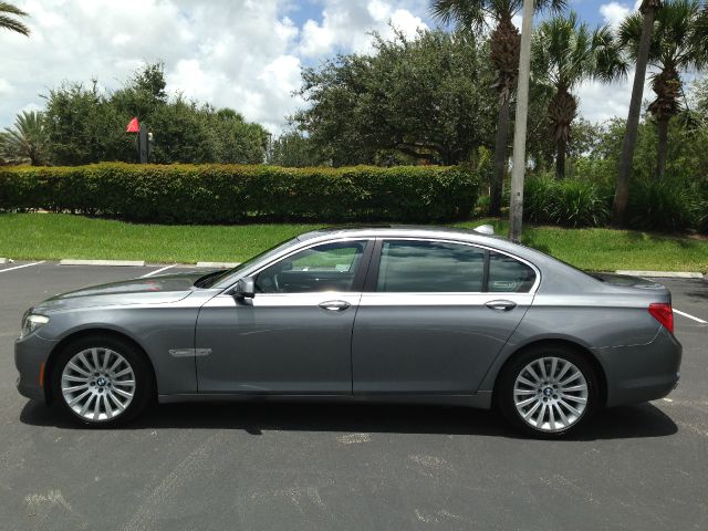 2010 BMW 7 series XLE Sedan 4D