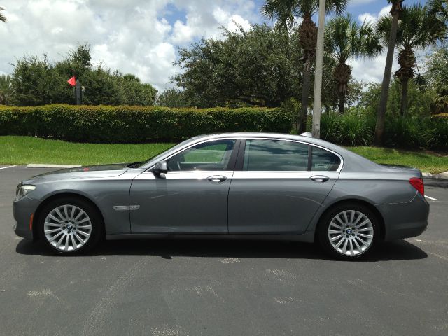 2010 BMW 7 series XLE Sedan 4D