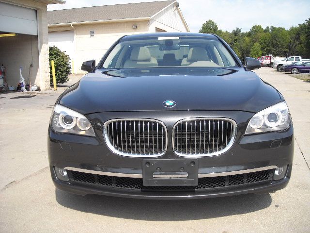 2010 BMW 7 series XLE Sedan 4D